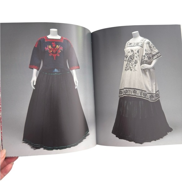 NWOT Frida Kahlo Hardcover Coffee Table Book - Picture 7 of 7